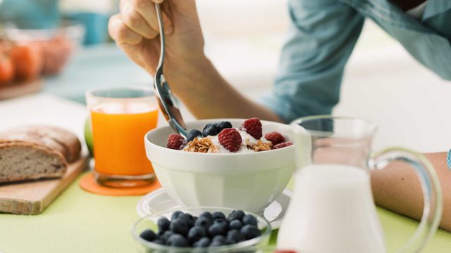 A është e shëndetshme që të hani të njëjtën gjë çdo mëngjes? Përgjigjja është po dhe ja pse