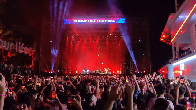 Çfarë ndodhi? “Sunny Hill Festival” do të mbahet në Tiranë, reagon babai i Dua Lipës