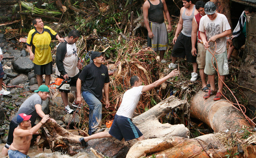 Uragani “Agatha” godet Meksikën, dhjetë të vdekur dhe 20 të zhdukur