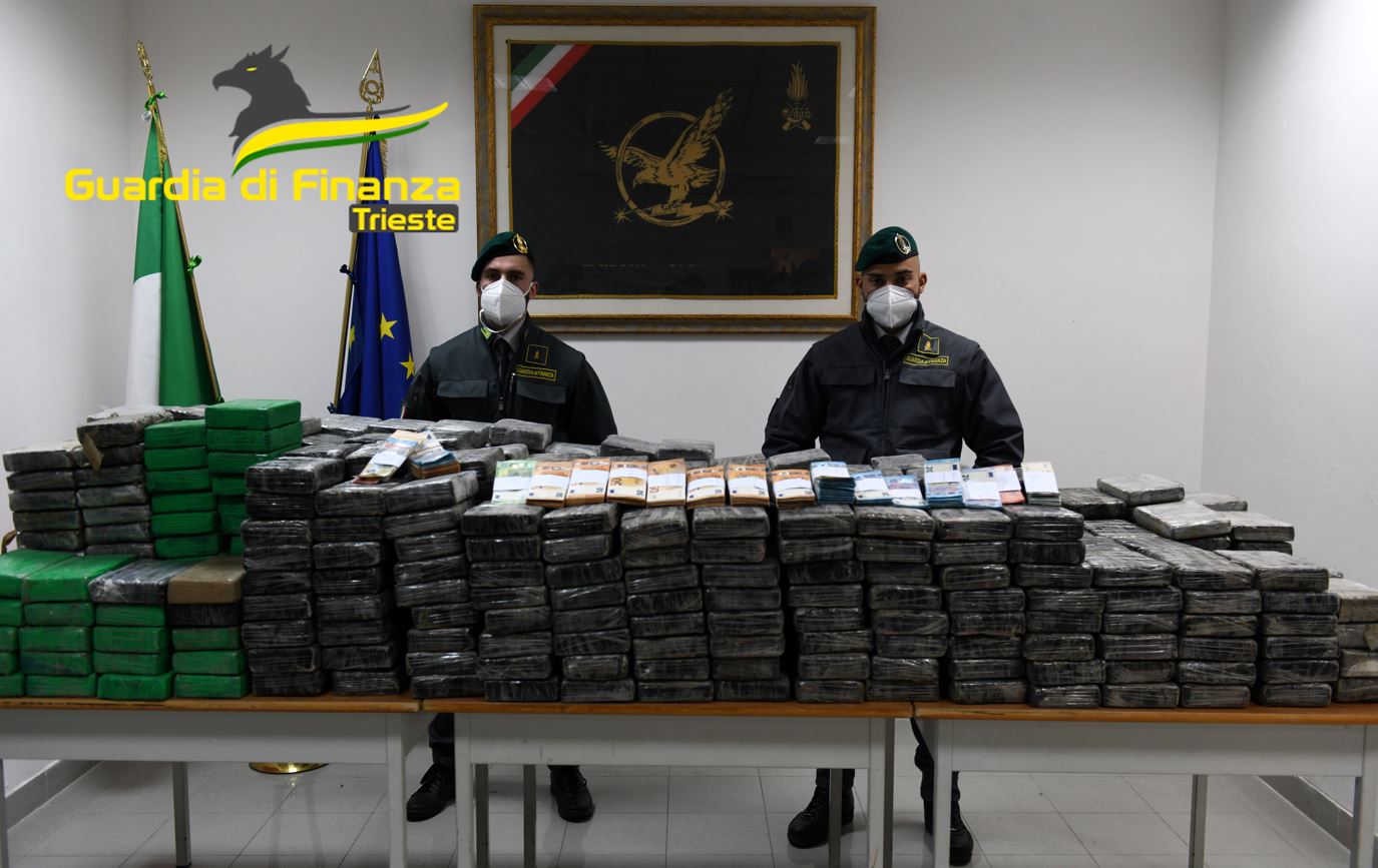 Kapja e mbi 4 tonëve kokainë nga Kolumbia në Europë, 4 shqiptarë të përfshirë, drejtësia italiane i mbyll në shtëpi