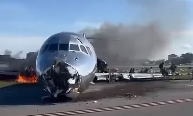 Panik në aeroportin e Majemit, merr flakë avioni me 126 pasagjerë