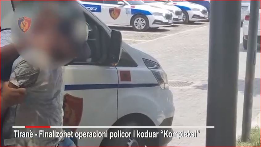 Bënin “kërdinë” nëpër pallate, i vodhën “BMW-në” qytetarit dhe ia shitën, arrestohen 4 ”skifterët” në Tiranë