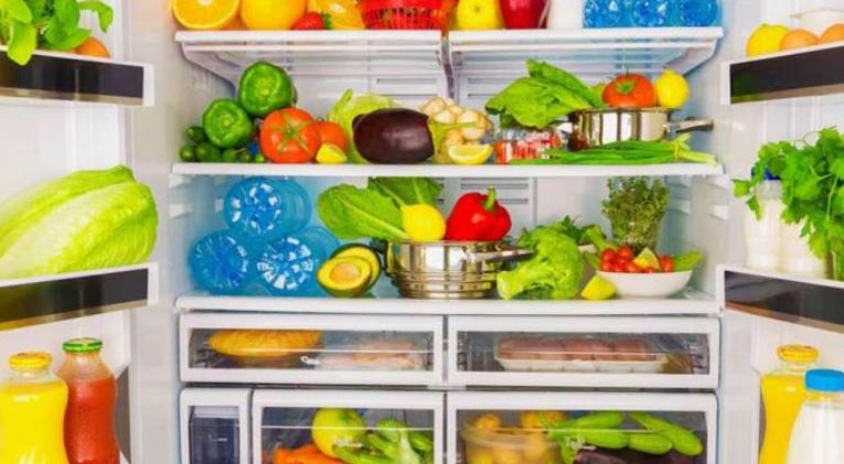 Këto ushqime nuk duhet t’i vendosni në frigorifer