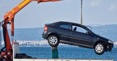 E rëndë, nëna dhe djalin gjendet të lidhur me litar brenda makinës që ishte fundosur në det