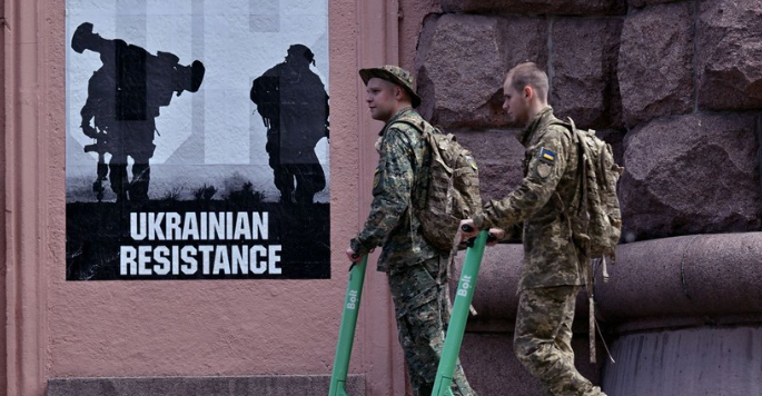 Ushtarët ukrainas përçajnë radhët ruse