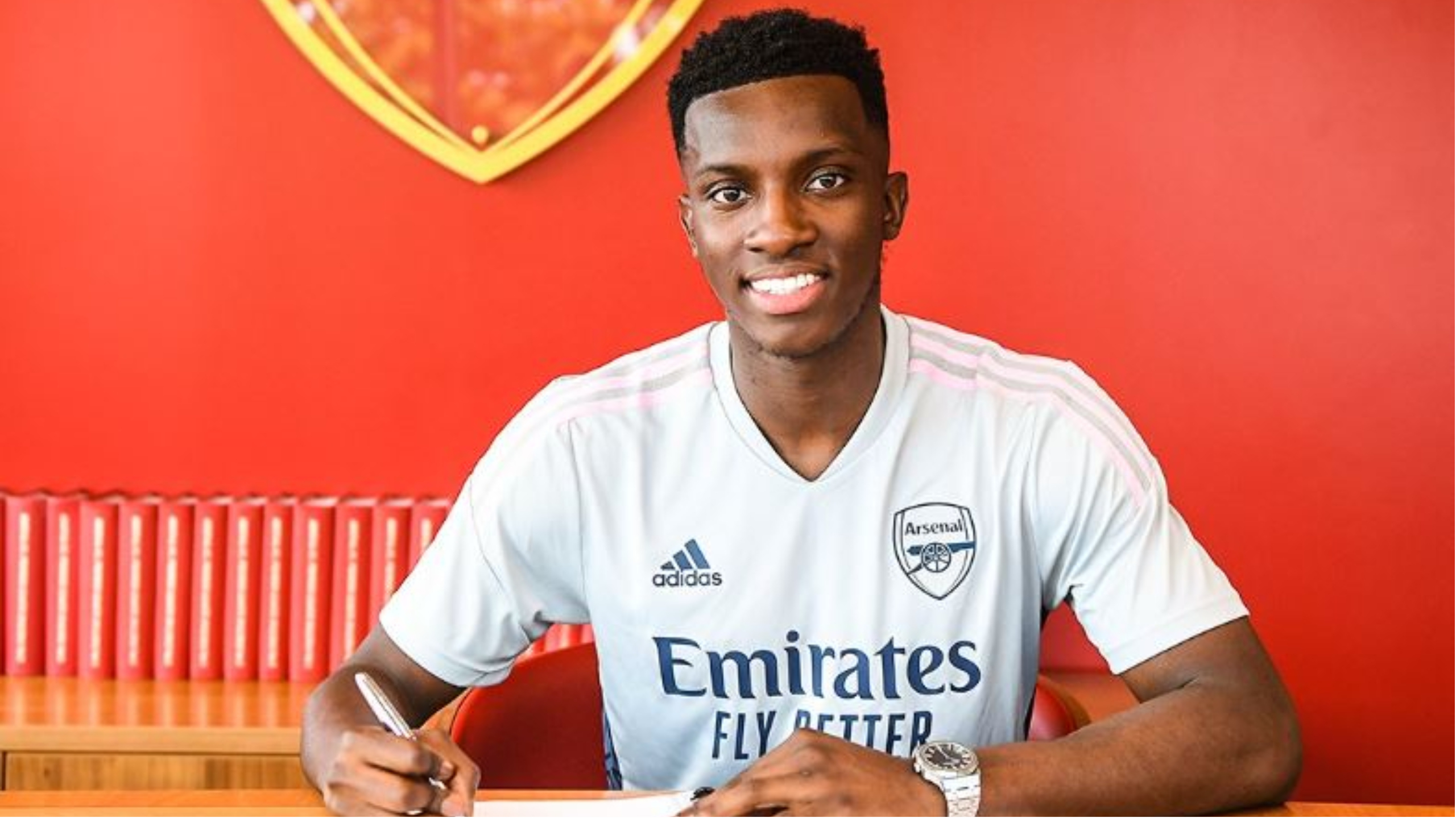 Zyrtare/ Arsenal rinovon kontratën me Eddie Nketiah, sulmuesi ndryshon numrin e fanellës