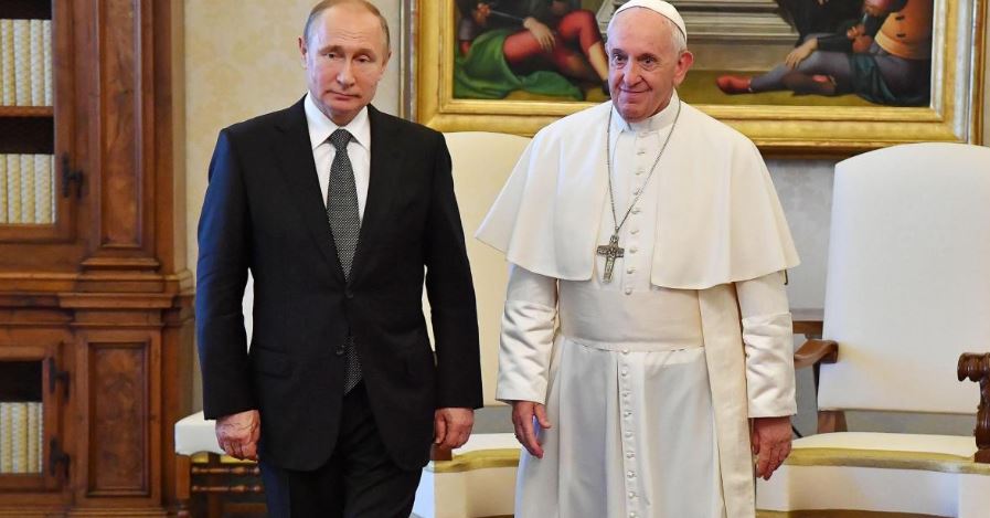 “Lufta u provokua nga NATO”, Stoltenberg i përgjigjet Papa Françeskut: Putini është i vetmi përgjegjës