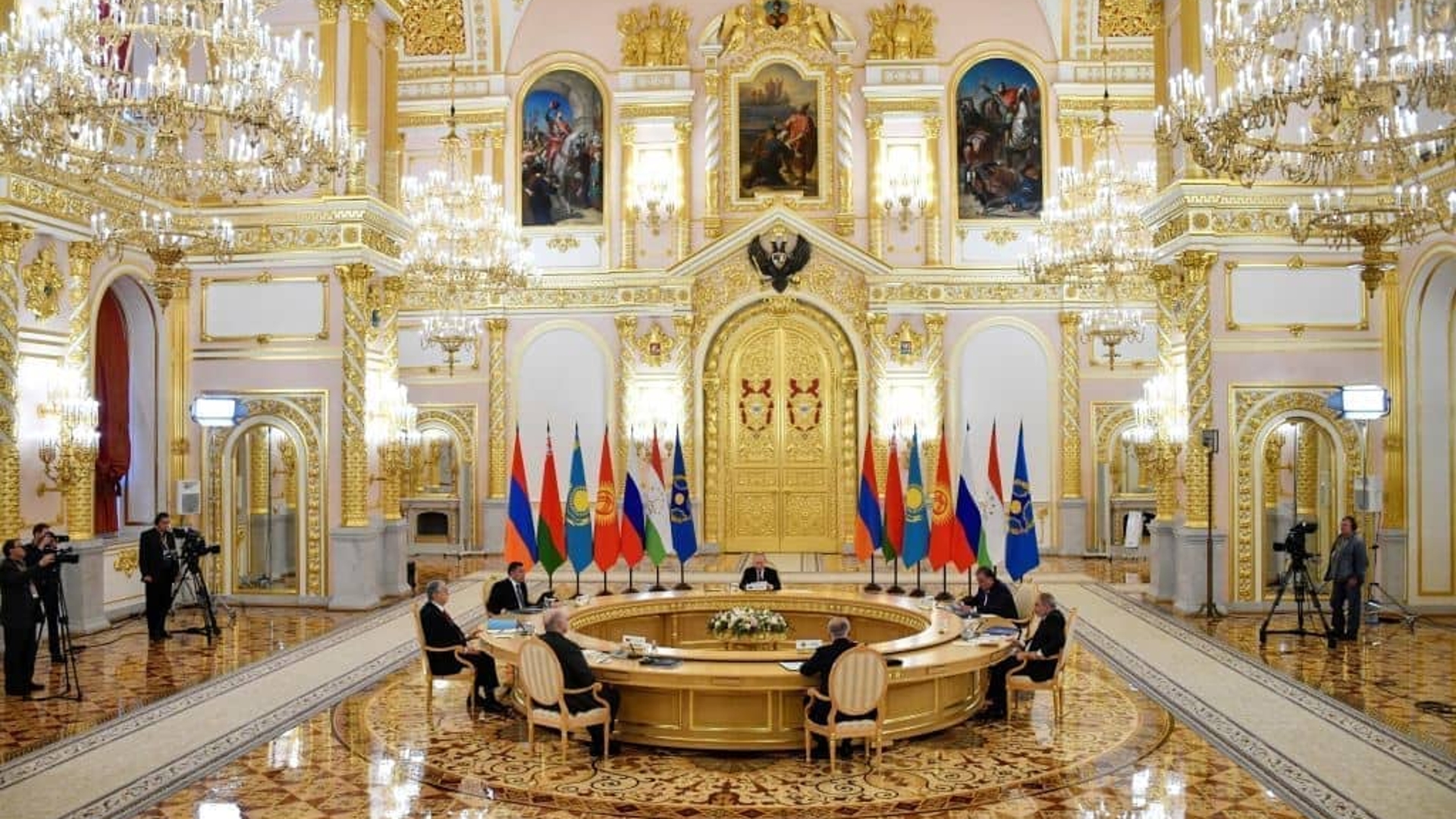 Si po i shmangen sanksioneve oligarkët rusë