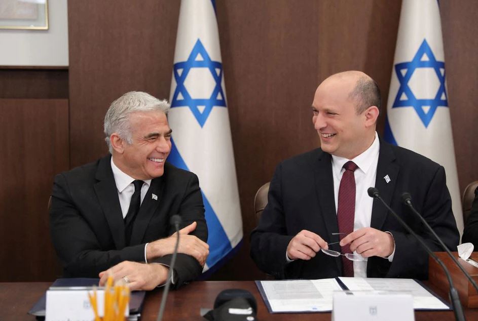 Shpërndahet parlamenti në Izrael, ministri i Jashtëm Lapid pritet të bëhet kryeministër