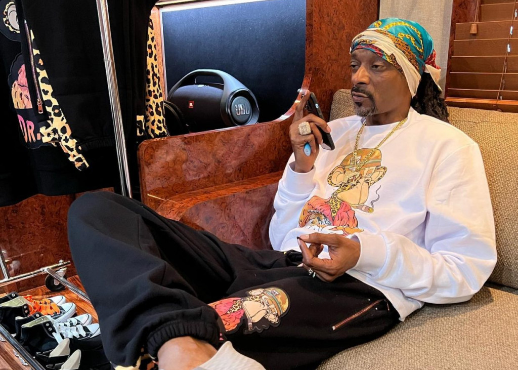 Përdredh cigaret e  Snoop Dogg, burri paguhet rreth 40.000 dollarë në vit