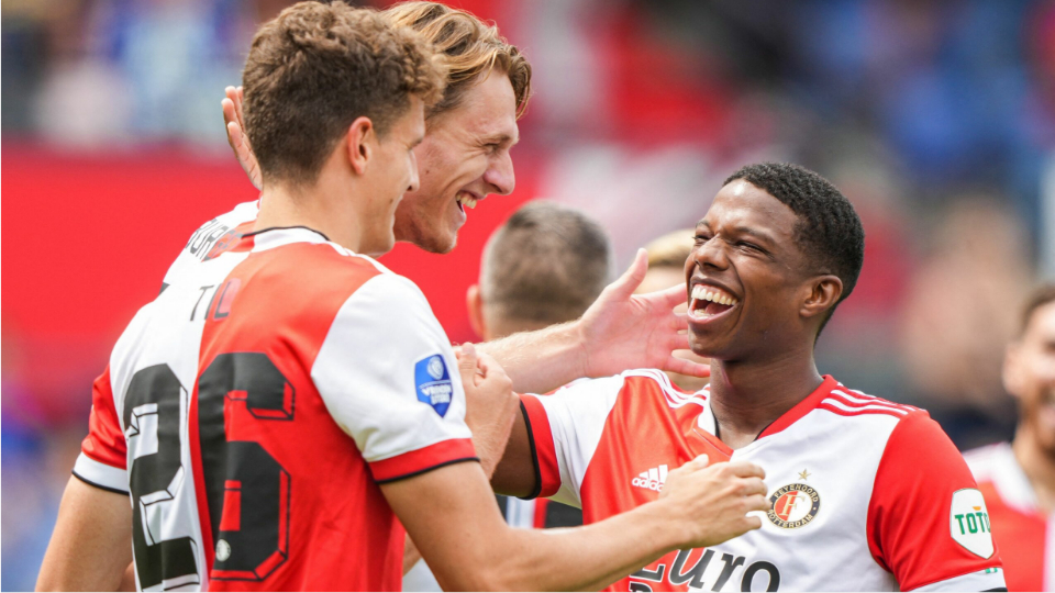 Lyon arrin marrëveshje me mbrojtësin e Feyenoord, United mendon t’i prishë punë