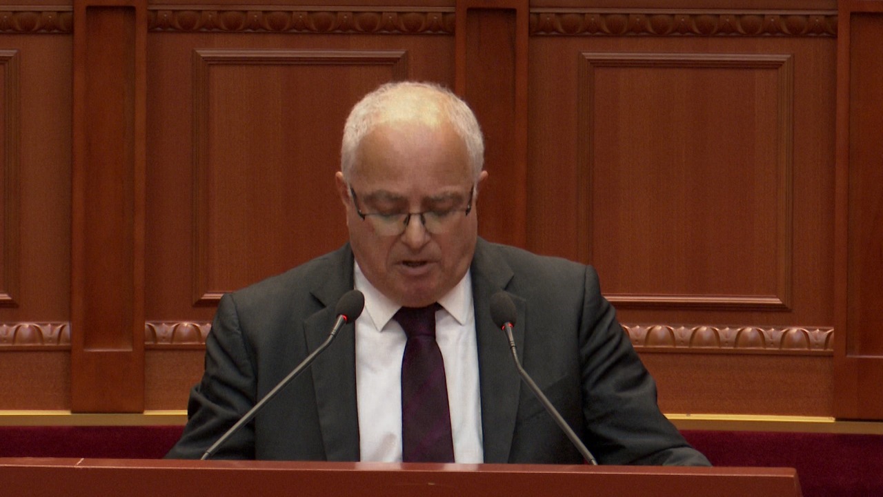 I quajti socialistët bastardë, Edmond Spaho përjashtohet nga seanca