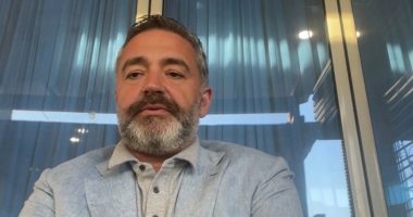 “Kundërshtarët i mundëm edhe kur ishin të bashkuar,” Klosi: Patronazhistët në terren për zgjedhjet lokale