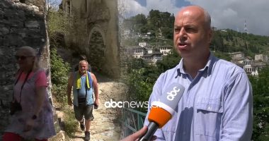 “Lagja plakë” në Gjirokastër pa investime, me kalldrëme të dëmtuar e pa ndriçim