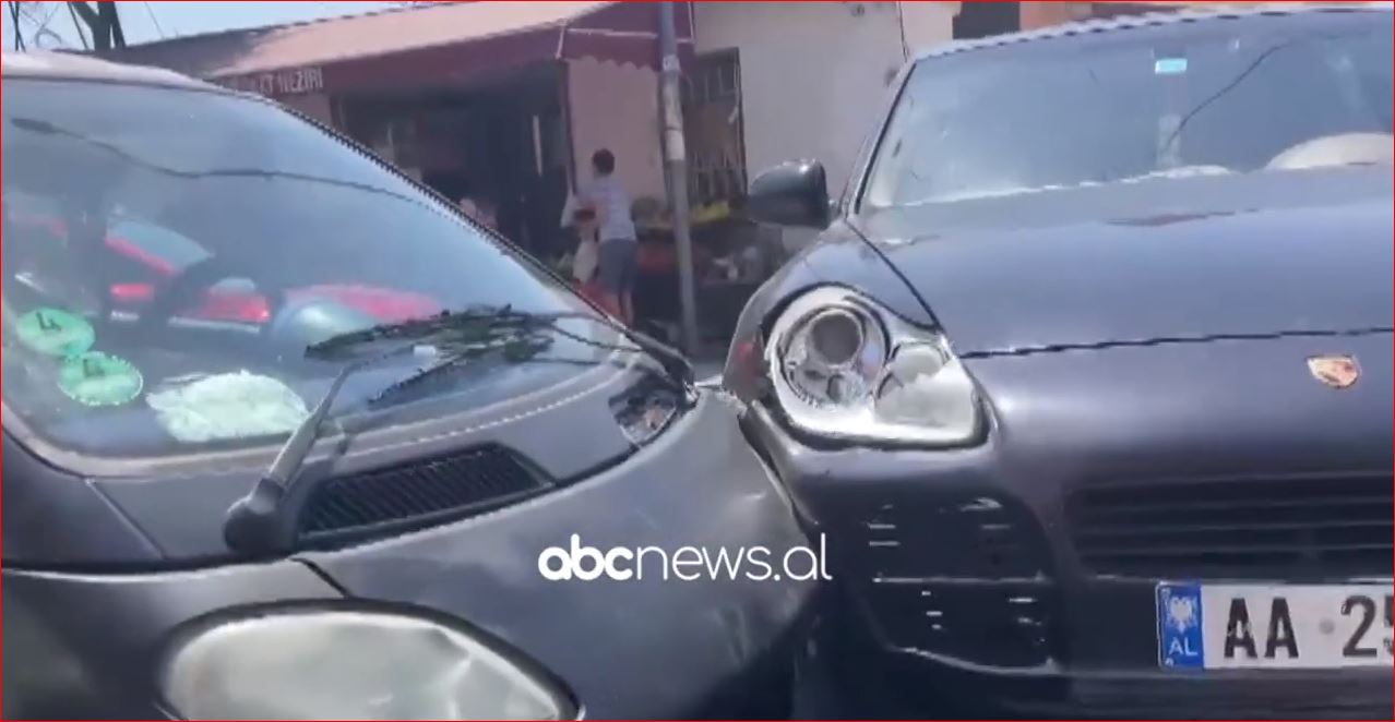 VIDEO/ “Porsche” përplaset kokë më kokë me “Smart-in” në Tiranë