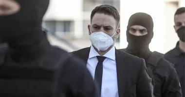 Vizita e parë pas një viti, Babis Anagnostopoulos takon prindërit në burg, ja çfarë u ka kërkuar