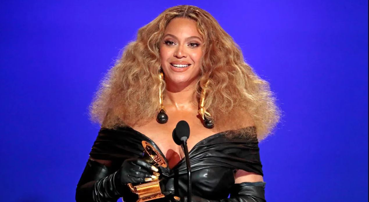 “Mendjet e mëdha mendojnë njësoj”, Beyonce dhe këngëtarja shqiptare bëjnë “xing” me veshjen