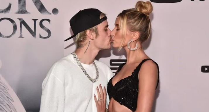 “Rashë aq poshtë sa mendova se kisha halucinacione”, e kaluara e vështirë e Hailey Bieber