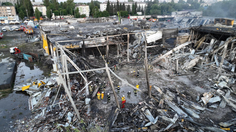 Human Rights Watch: Sulmi në qendrën tregtare në Ukrainë duhet të hetohet si krim lufte