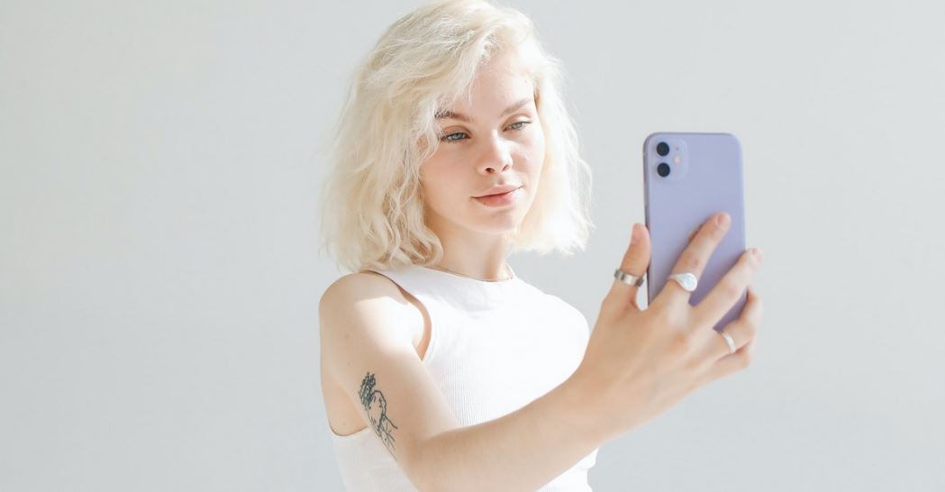Pse bëjmë selfie dhe çfarë thonë ato për psikologjinë tonë?