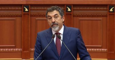 “Ajo vajza me syze sot është këshilltare”, Çuçi debat me Salianjin: Për balancat gjinore jeni vite larg