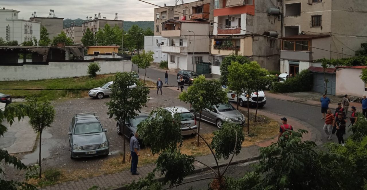 Sherr me thika në Elbasan, një i plagosur, arrestohet autori