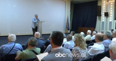 Miqtë rrëfejnë brengat e Moikom Zeqos 2 vite pa të, Ksenofon Krisafi: E shqetësonte tranzicioni kulturor