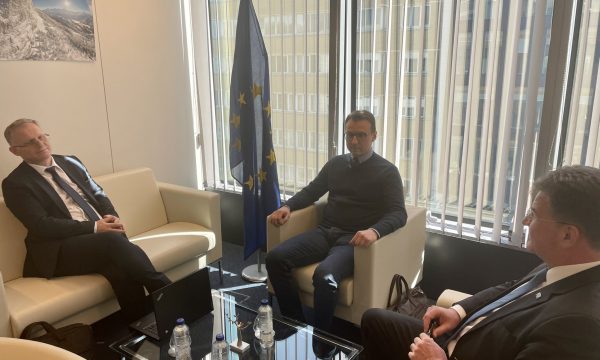 Kosova dhe Serbia takohen sot në Bruksel, në agjendë marrëveshja për energjinë