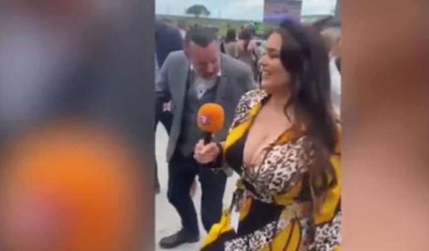 VIDEO/ Gazetarja e sportit goditet në të pasmet