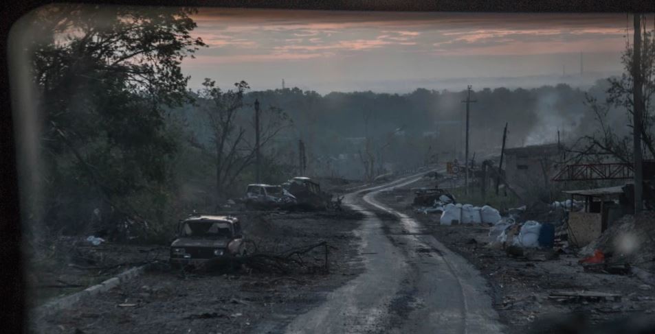 Guvernatori ushtarak ukrainas: Të gjitha urat për në Severodonjeck janë “shkatërruar”