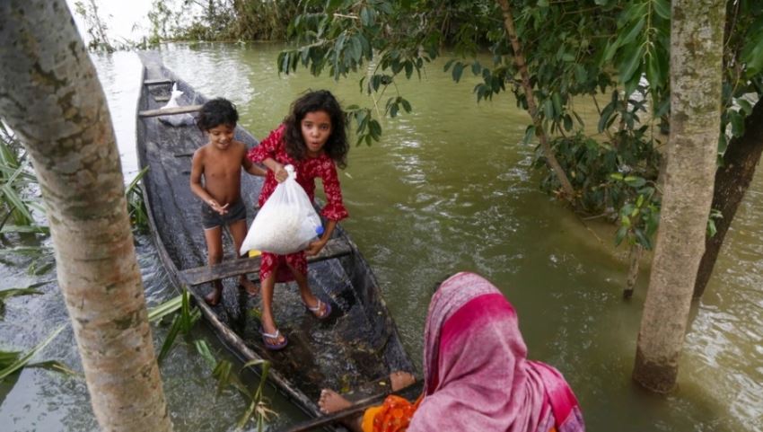 Përmbytje të mëdha, 68 të vdekur në Bangladesh