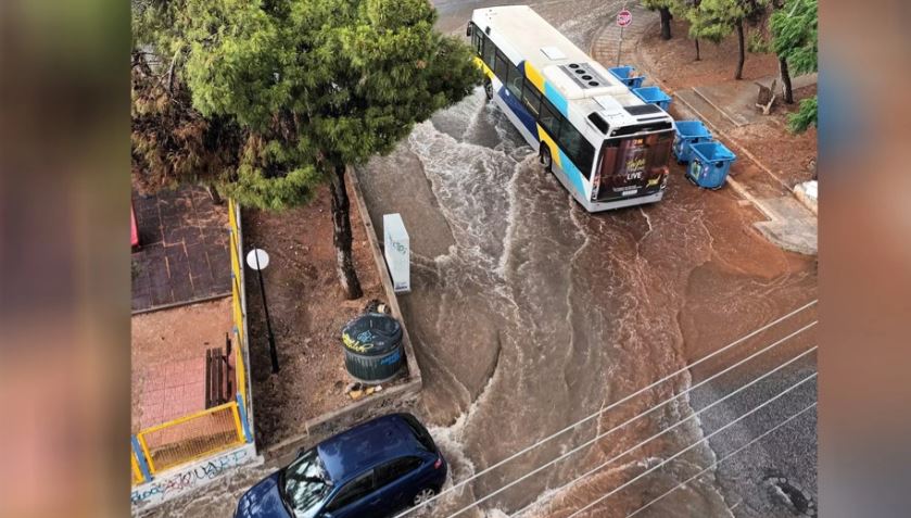 Rrugët kthehen në lumenj në Greqi, moti i keq “paralizon” vendin  fqinj