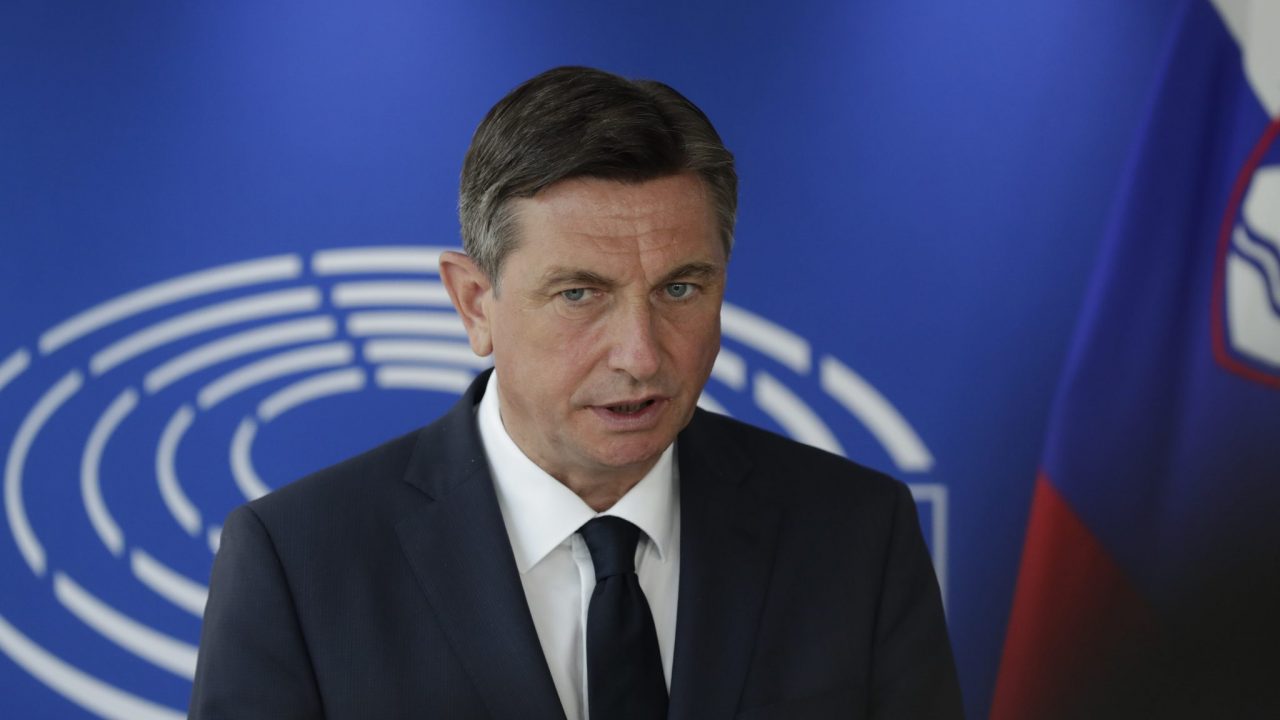 Presidenti slloven i shkruan presidentit të Këshillit Europian, kërkon heqjen e vizave për Kosovën më 23 qershor