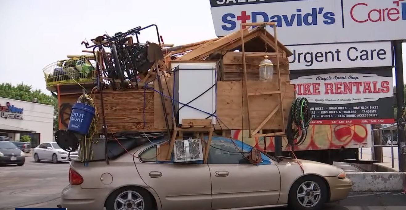 Ndërtoi një shtëpi mbi makinë, ky projekt i pazakontë fsheh një histori të trishtë