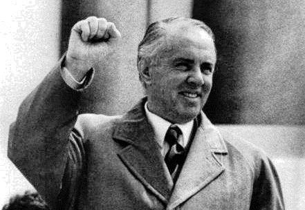 “Vdekja e Enver Hoxhës”, intelektualit të vetëm mes udhëheqësve komunistë në Europën Lindore