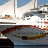 Anija “Norwegian Sun” godet një ajsberg, po udhëtonte drejt Alaskës