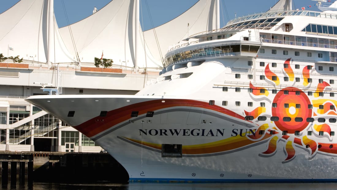 Anija “Norwegian Sun” godet një ajsberg, po udhëtonte drejt Alaskës