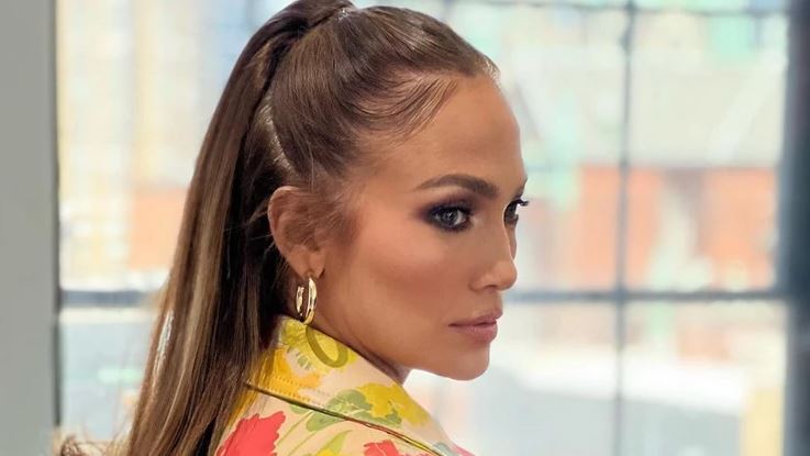 Jennifer Lopez shfaqet me çantën e preferuar të Princeshës Diana