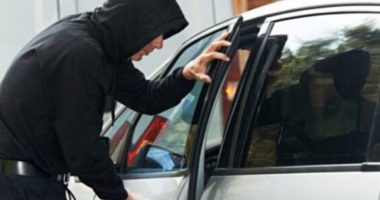 49-vjeçari me dy emra, godet dhe i merr makinën një personi në Tiranë, policia vihet në ndjekje