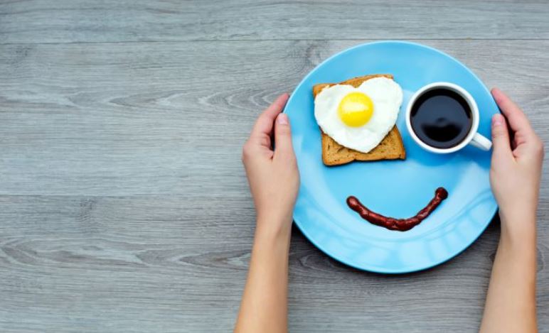 Nutricionistët zbulojnë se kur është koha ideale për të ngrënë mëngjes