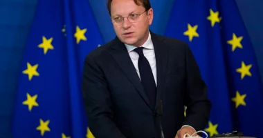 “Negociatat, brenda pak ditësh”, Komisioneri i BE-së: Shqipëria dhe Maqedonia e Veriut janë gati, duhet të jemi edhe ne