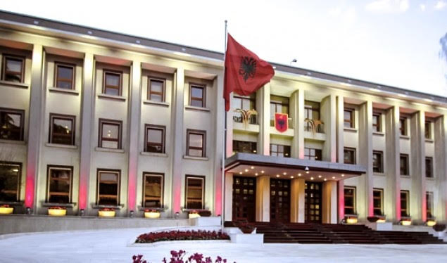 Presidenti Begaj dekreton ambasadorët e rinj të Shqipërisë
