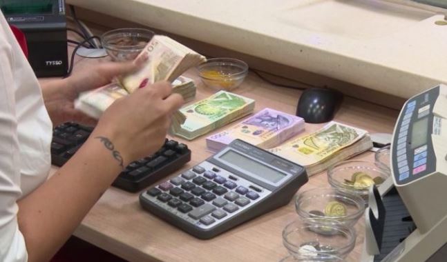 Punonjësi i Postës Shqiptare i zhvat prej 8 muajsh pensionin të moshuarës