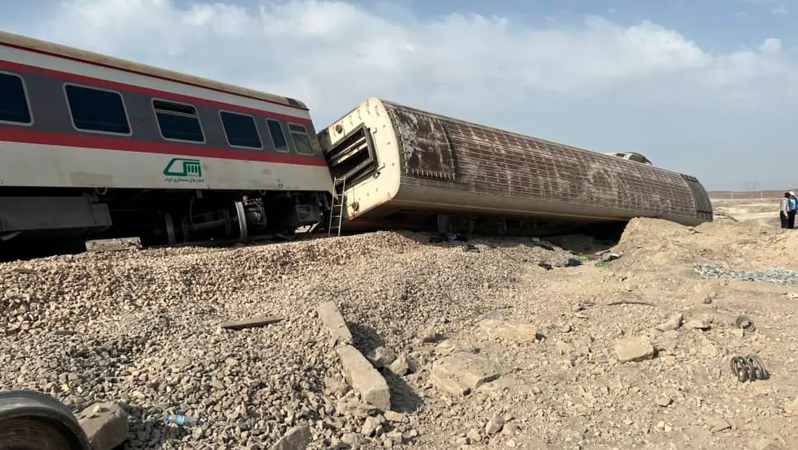 Treni del nga shinat në Iran, 17 të vdekur dhe dhjetëra të plagosur