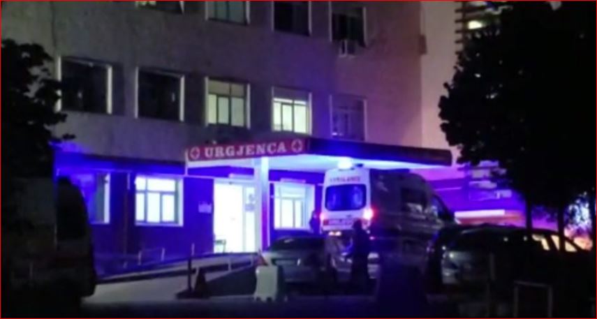 Përleshen tre adoleshentë në Vlorë, 14-vjeçari përfundon në spital