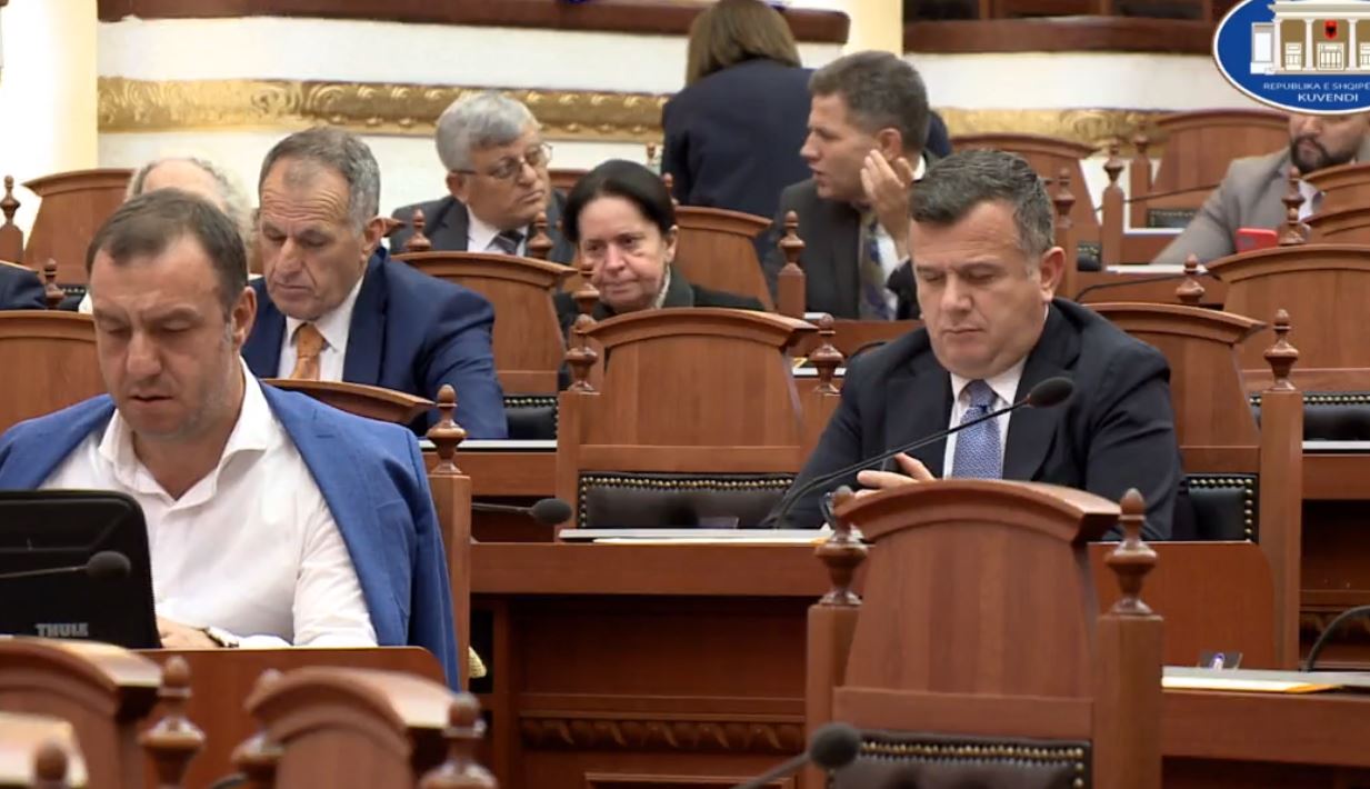 “Bastardë”, Balla revoltohet me Spahon: Vjen flet këtu pas shtatë gotave raki