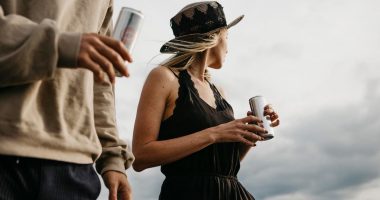 Pse pijet freskuese na shijojnë më shumë kur i pimë nga një shishe qelqi?