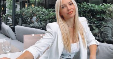 FOTO/ Me flokë të zeza dhe në super formë, si dukej Xhemi Shehu 20 vite më parë