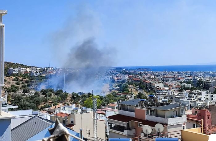 Alarmohet Greqia, zjarr afër shtëpive në Athinë