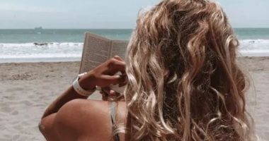 Udhëzuesi i duhur, si të kujdeseni për flokët tuaj në verë